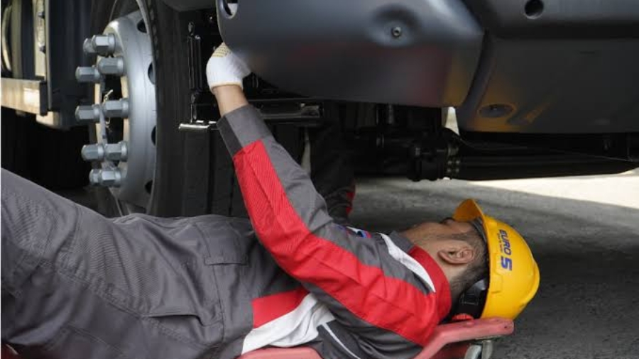 Servis Truk Dalam Satu Hari