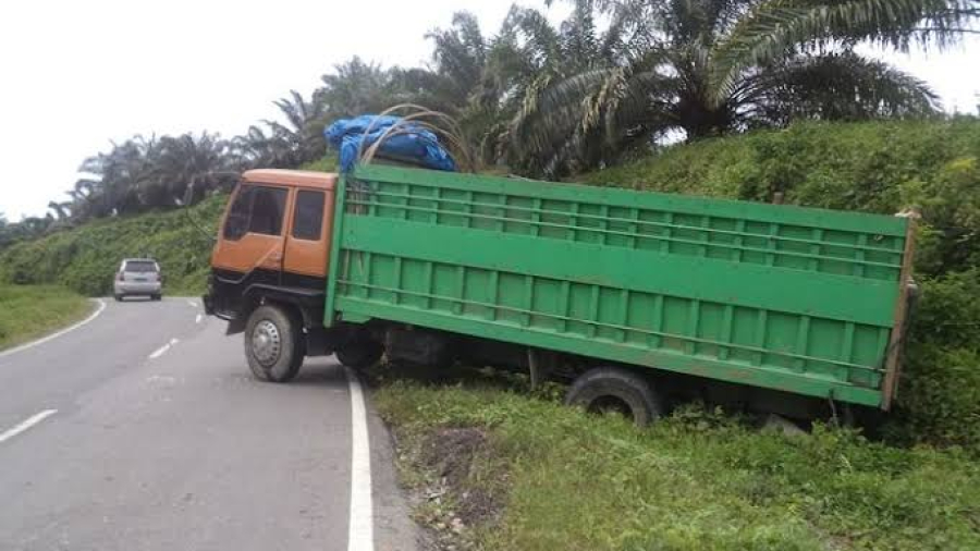 Penyebab Rem Truk Blong