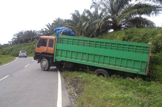 Penyebab Rem Truk Blong