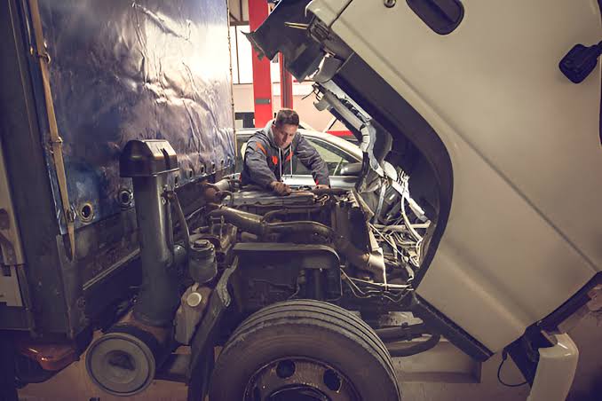 Interval Servis Truk