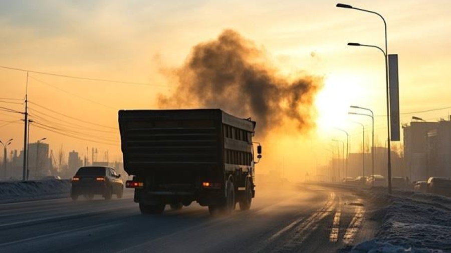 Truk Overheat Bawa Muatan Berat
